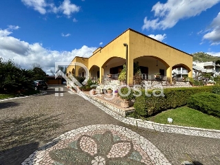 zoom immagine (Villa 220 mq, soggiorno, 4 camere, zona Antessano)