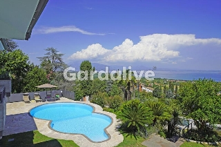 zoom immagine (Villa 250 mq, soggiorno, 3 camere, zona Padenghe Sul Garda)