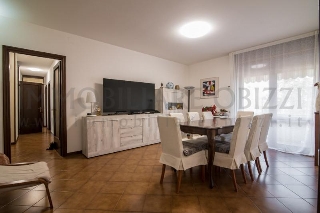 zoom immagine (Appartamento 120 mq, soggiorno, 3 camere, zona Ponte San Nicolò - Centro)